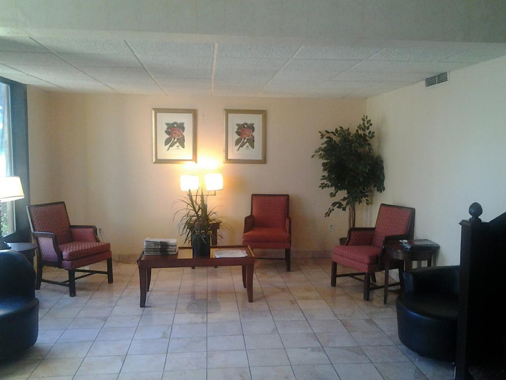 Westmont Inn & Suites Omaha Dış mekan fotoğraf